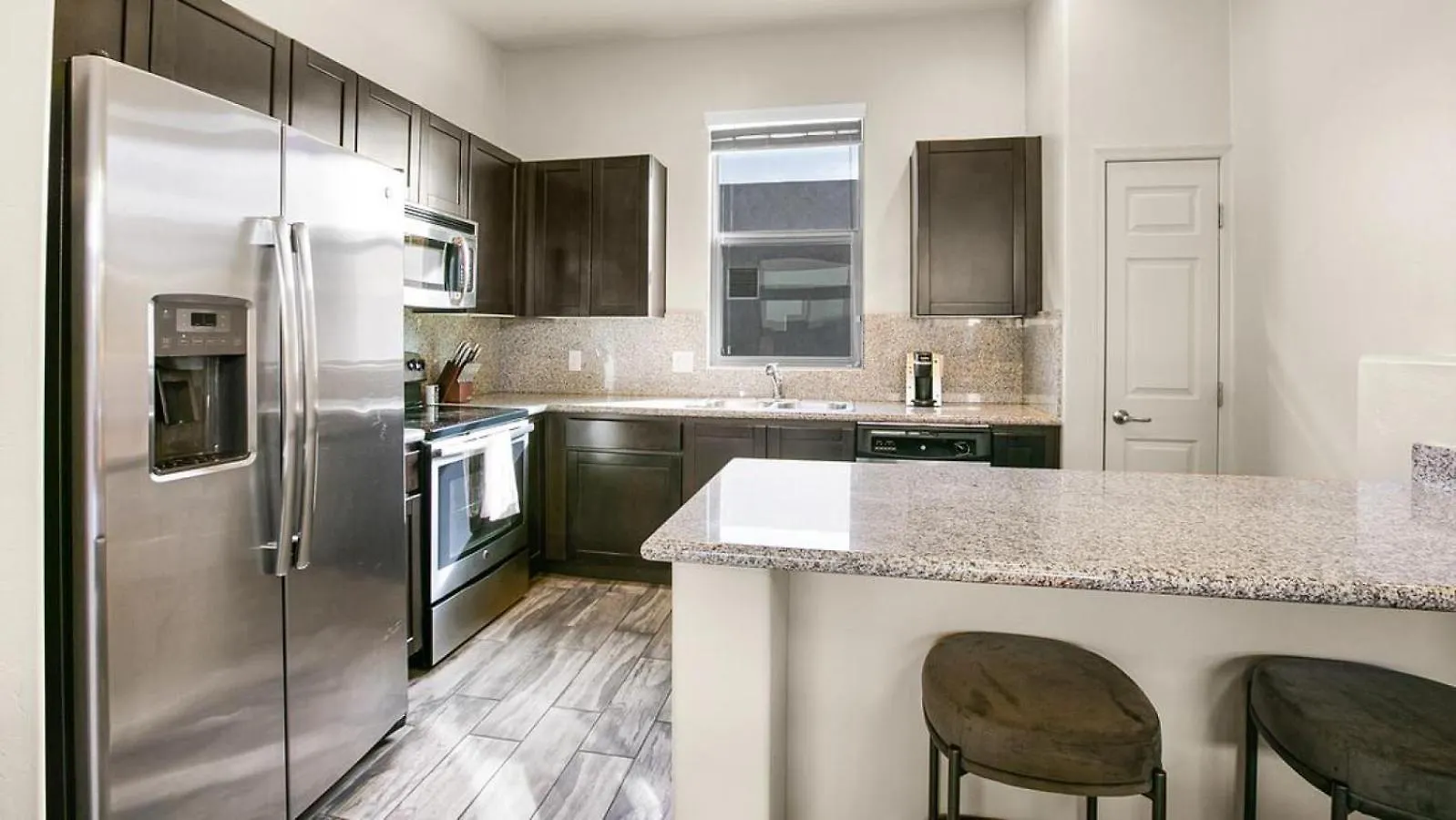 Landing At The Nine At Memphis - 4 Bedrooms In University Appartement